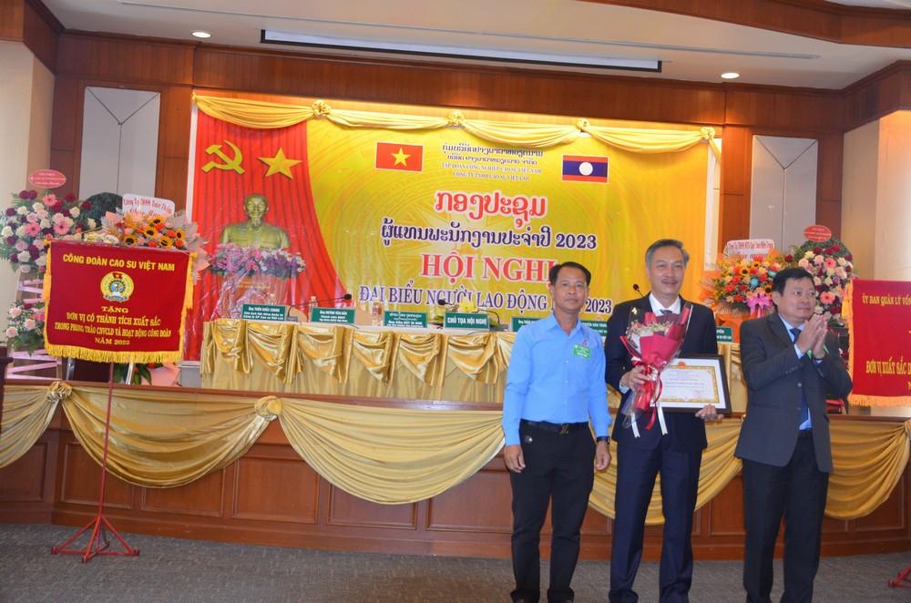 hình ảnh cao su việt lào